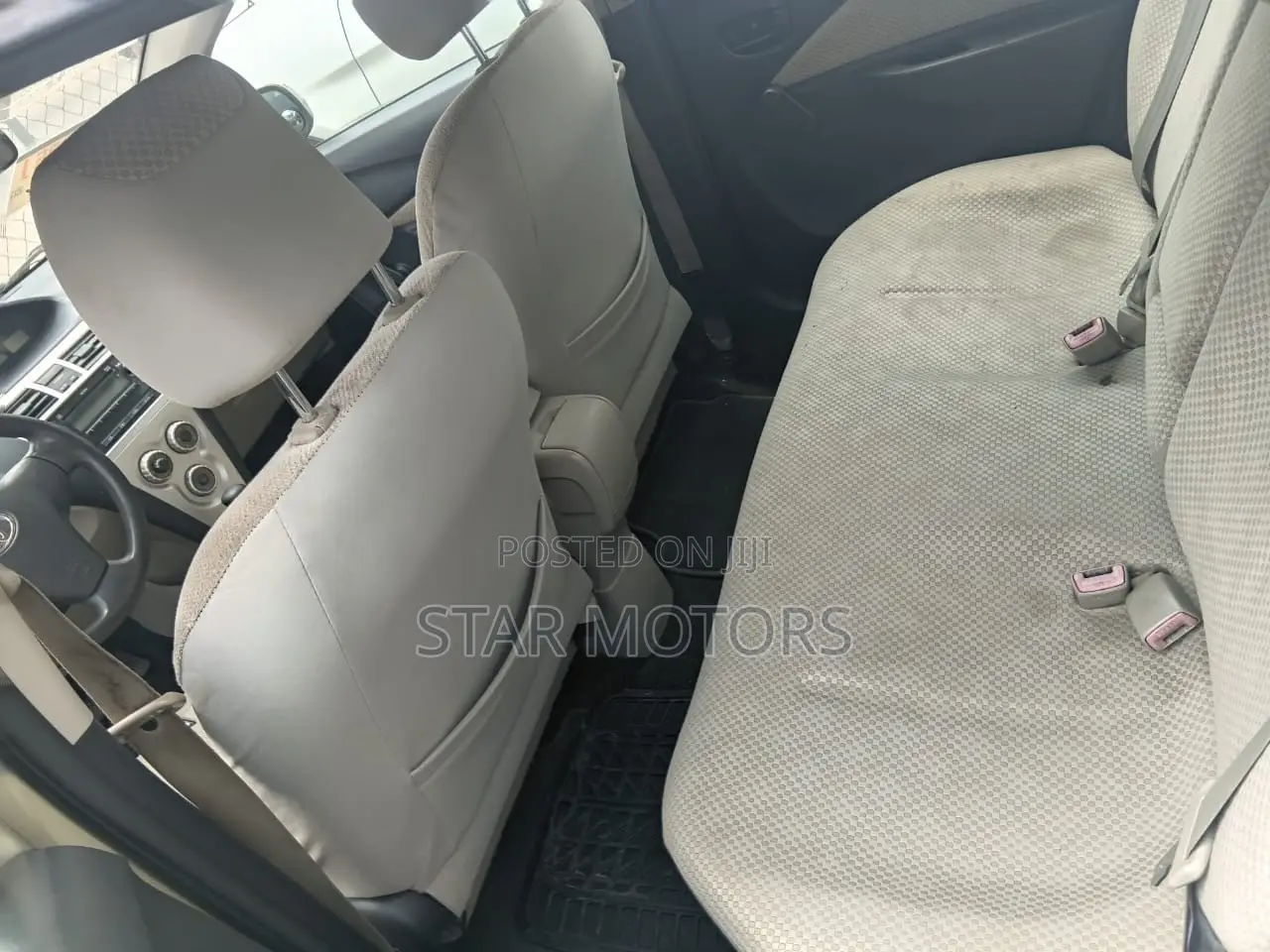 Toyota Yaris 2012 Gold