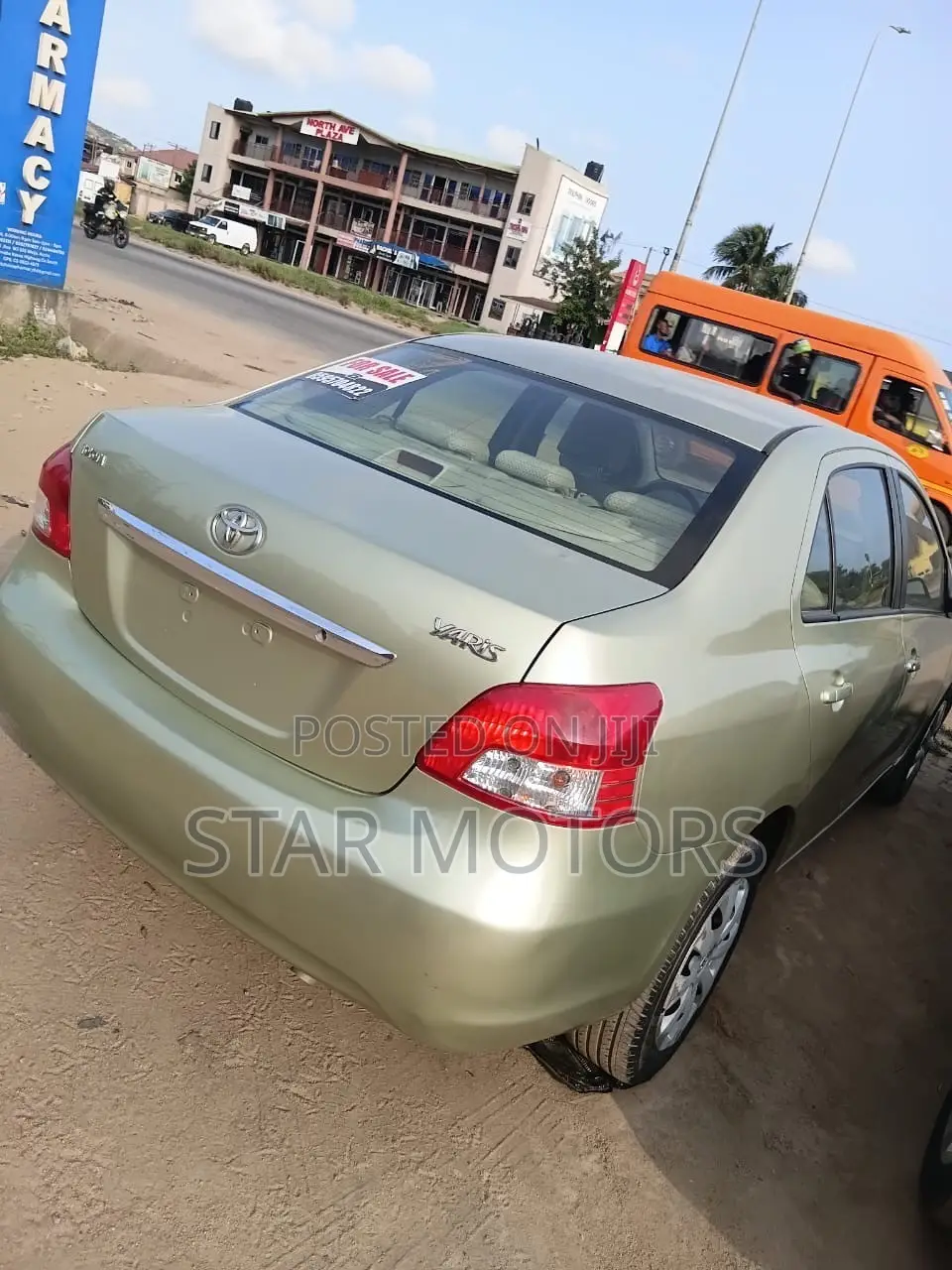 Toyota Yaris 2012 Gold