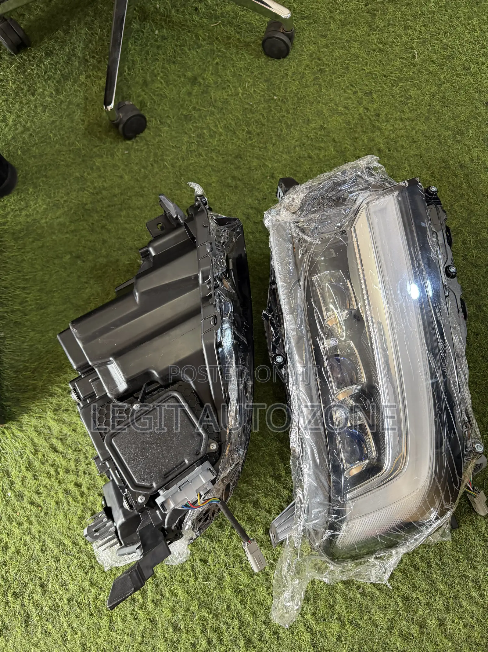 Toyota Land Cruiser C300 Headlight Available