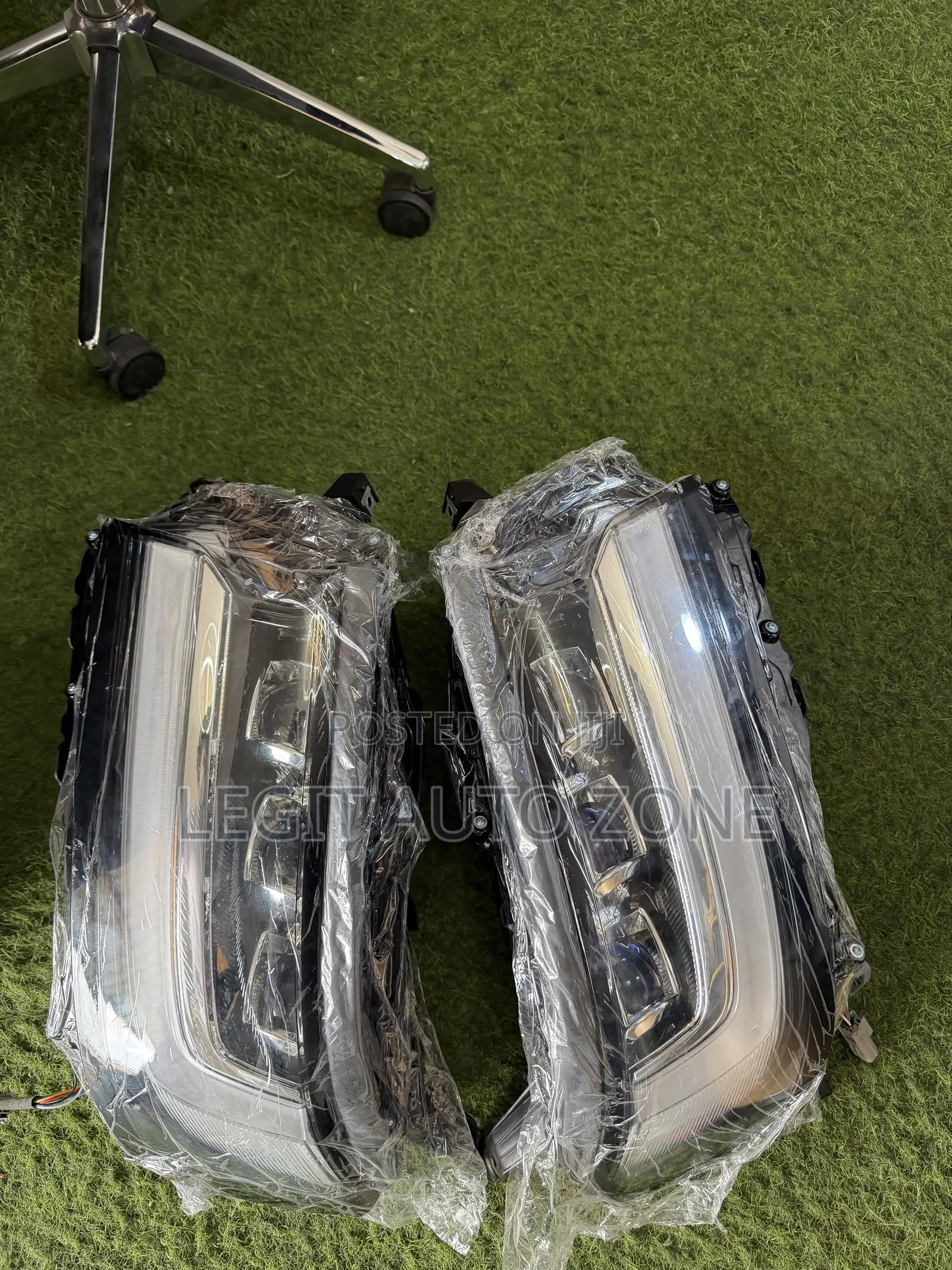 Toyota Land Cruiser C300 Headlight Available