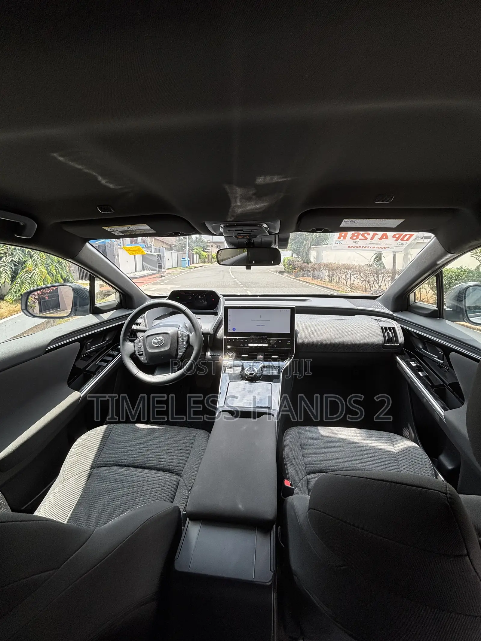Toyota bZ4X XLE 2024 Silver