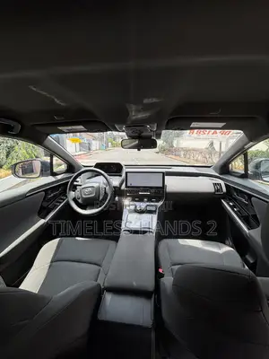 Toyota bZ4X XLE 2024 Silver