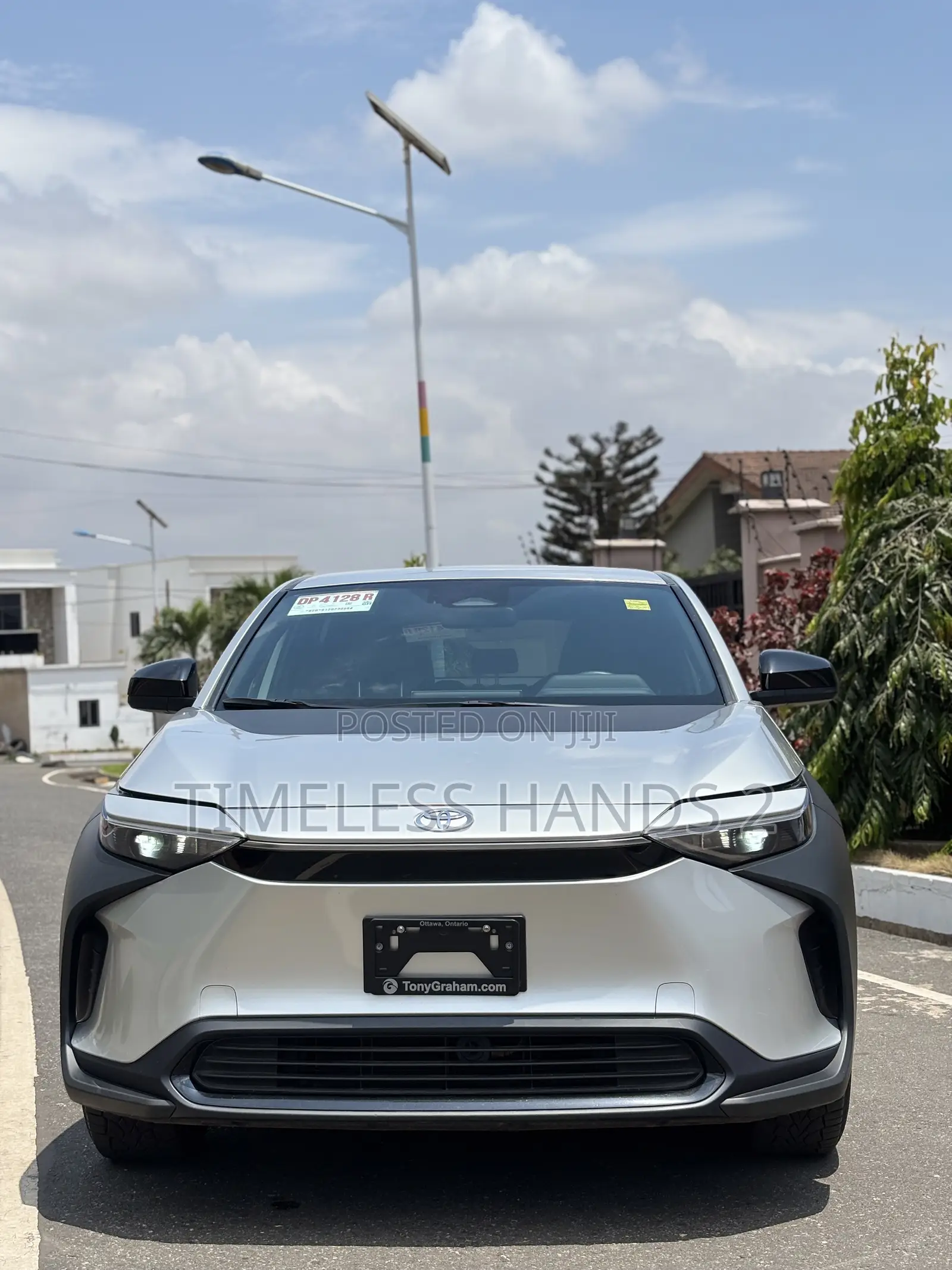 Toyota bZ4X XLE 2024 Silver
