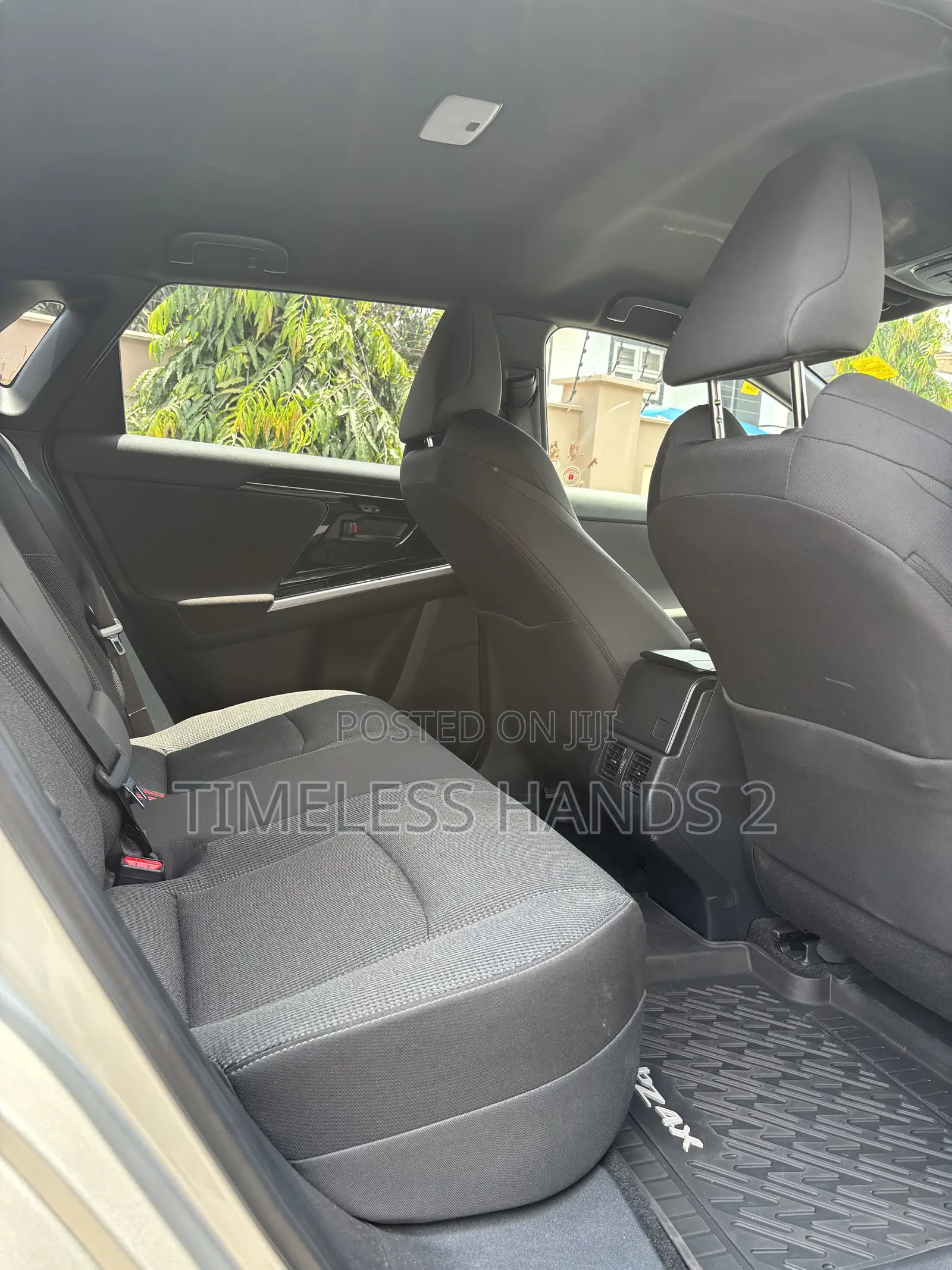 Toyota bZ4X XLE 2024 Silver