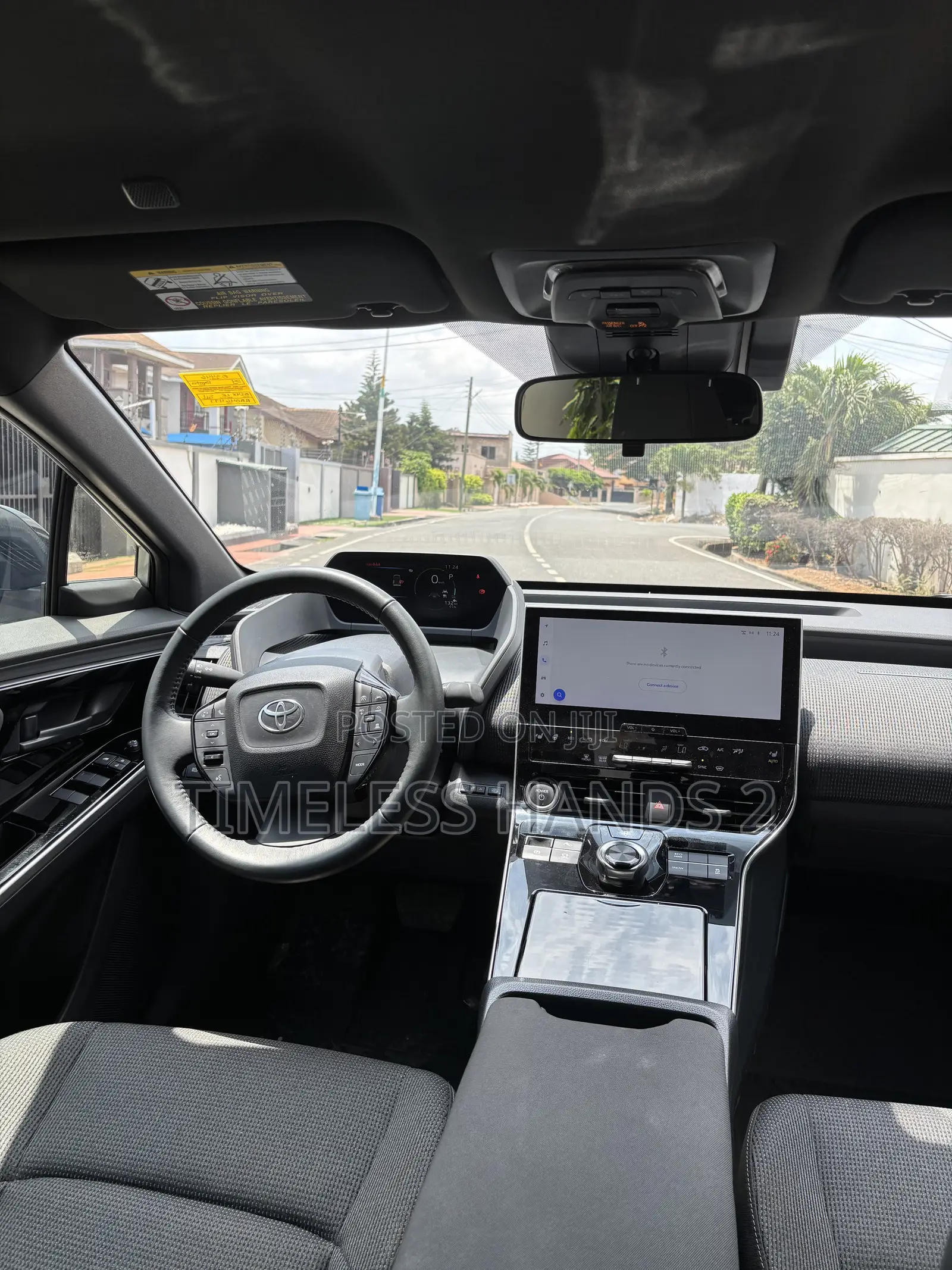 Toyota bZ4X XLE 2024 Silver
