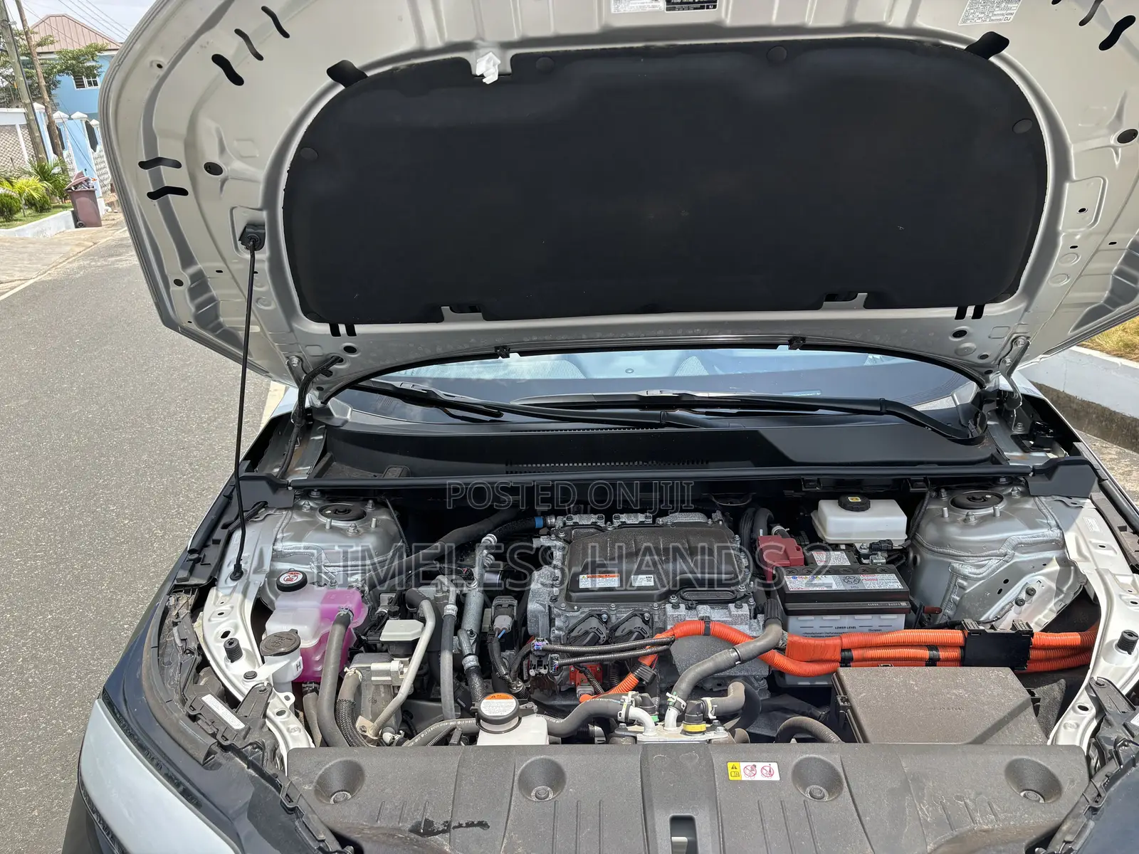 Toyota bZ4X XLE 2024 Silver