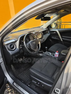 Toyota RAV4 XLE 4dr SUV AWD (2.5L 4cyl 6A) 2018 Silver