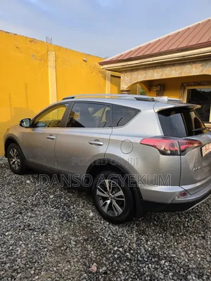 Toyota RAV4 XLE 4dr SUV AWD (2.5L 4cyl 6A) 2018 Silver