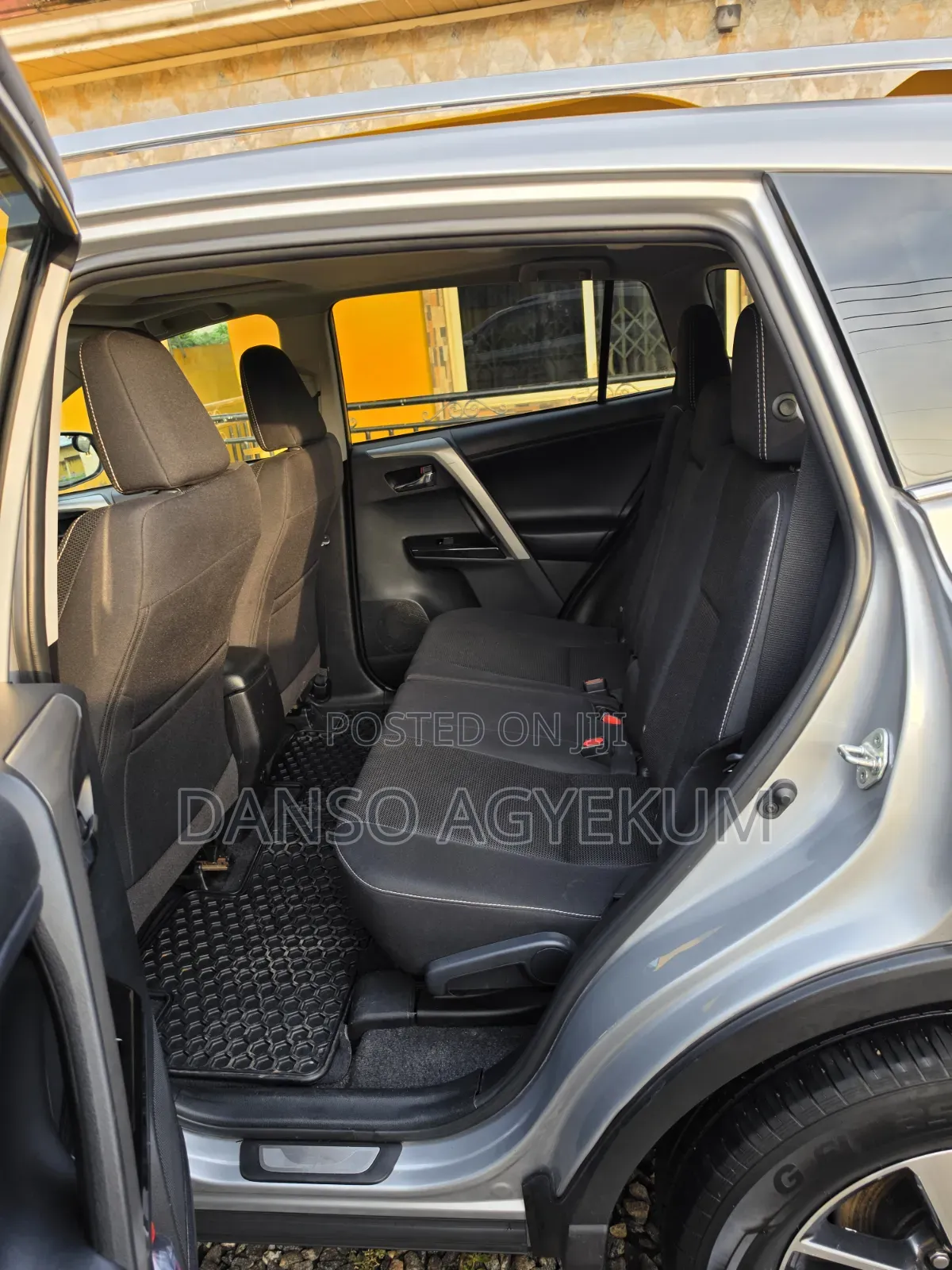 Toyota RAV4 XLE 4dr SUV AWD (2.5L 4cyl 6A) 2018 Silver