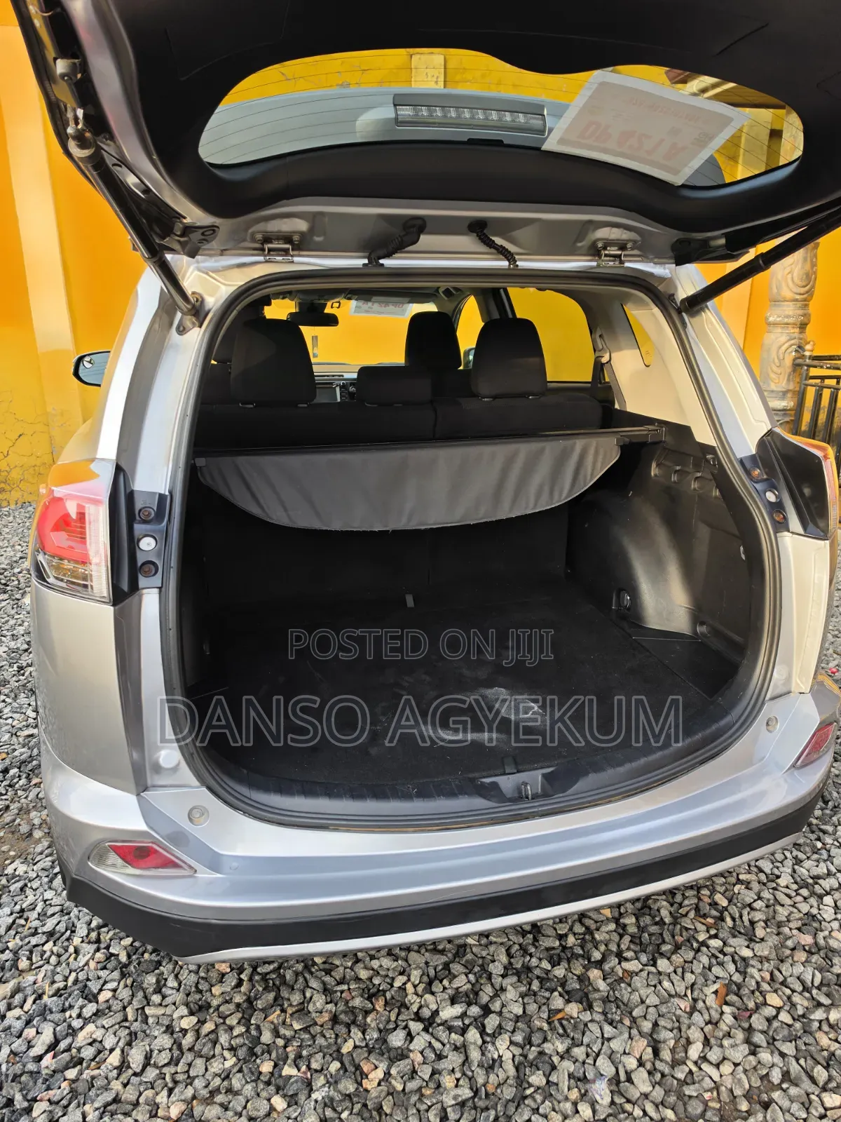 Toyota RAV4 XLE 4dr SUV AWD (2.5L 4cyl 6A) 2018 Silver