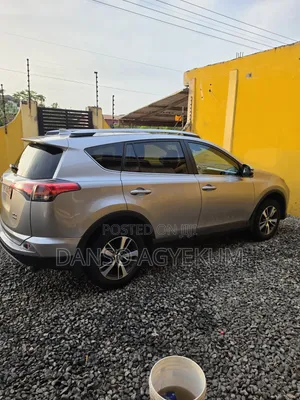 Toyota RAV4 XLE 4dr SUV AWD (2.5L 4cyl 6A) 2018 Silver