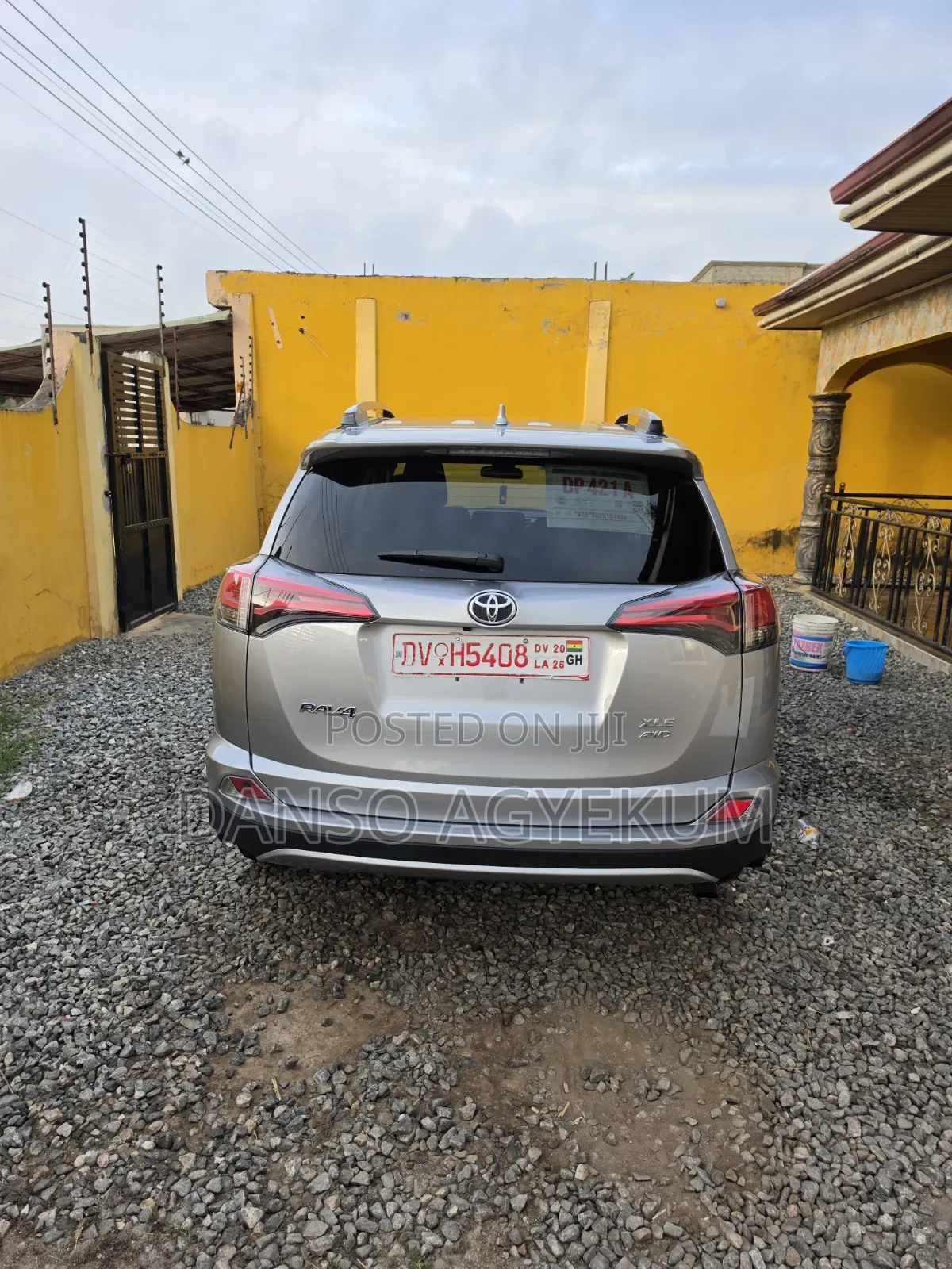 Toyota RAV4 XLE 4dr SUV AWD (2.5L 4cyl 6A) 2018 Silver