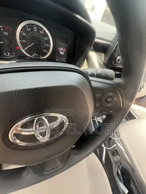 Toyota Corolla LE 2022 Silver