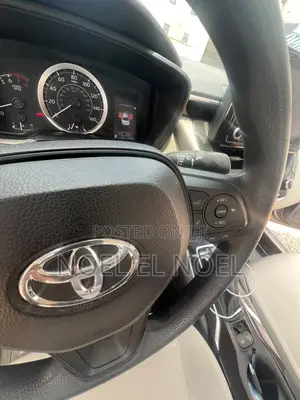 Toyota Corolla LE 2022 Silver