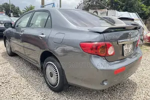 Toyota Corolla LE 4dr Sedan (1.8L 4cyl 4A) 2010 Gray
