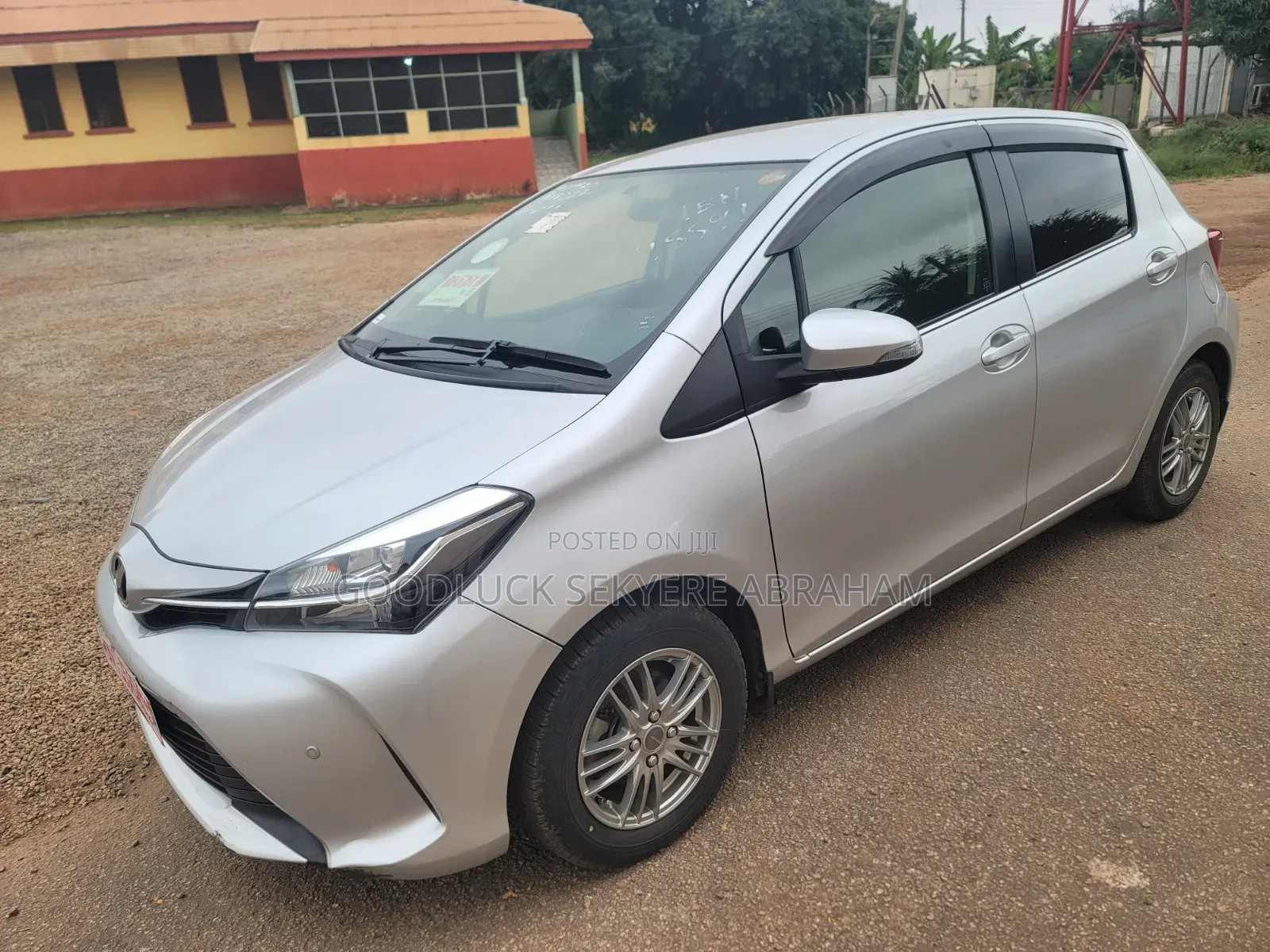 Toyota Vitz 2015 Silver
