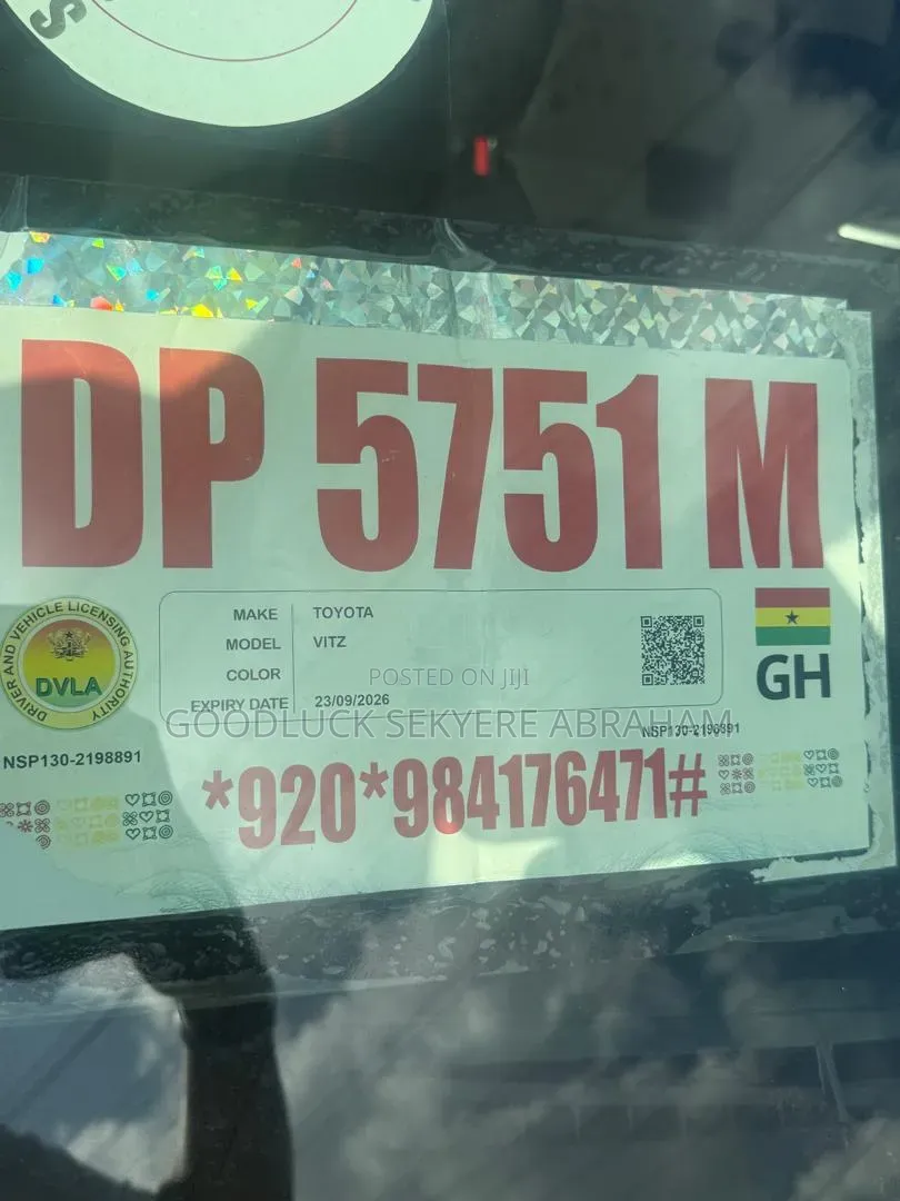 Toyota Vitz 2015 Silver