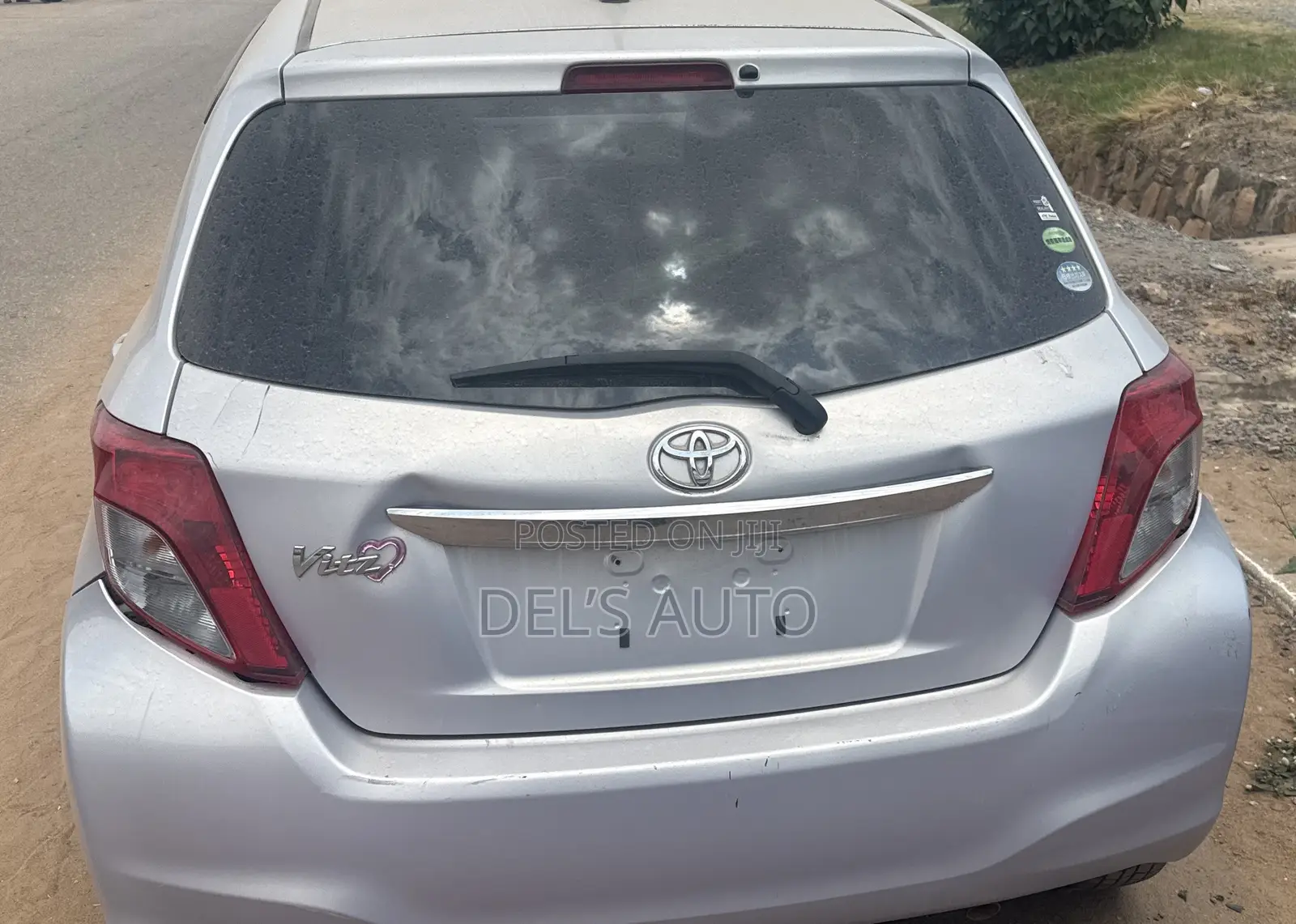 Toyota Vitz 2015 Silver