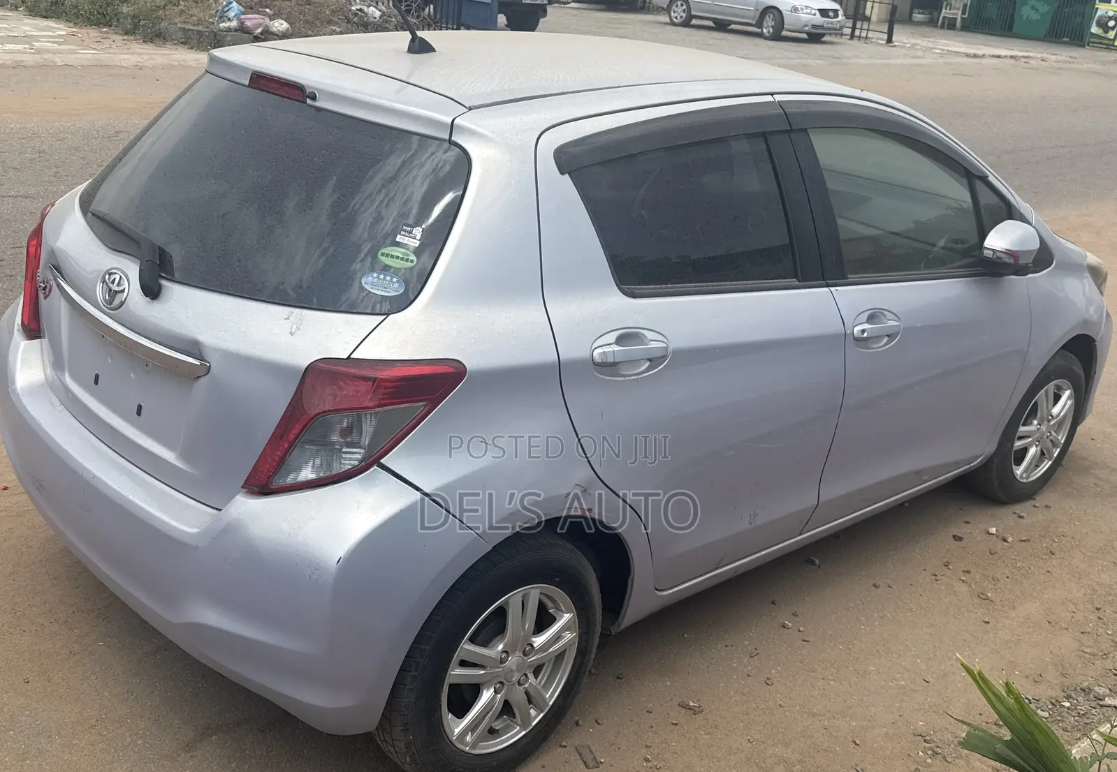 Toyota Vitz 2015 Silver
