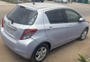 Toyota Vitz 2015 Silver