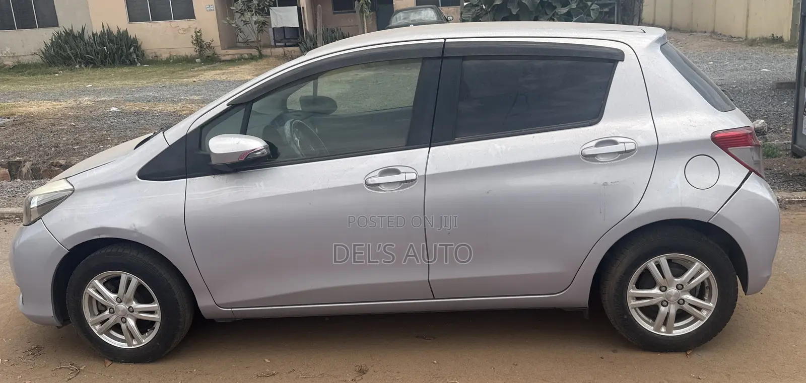 Toyota Vitz 2015 Silver