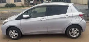 Toyota Vitz 2015 Silver