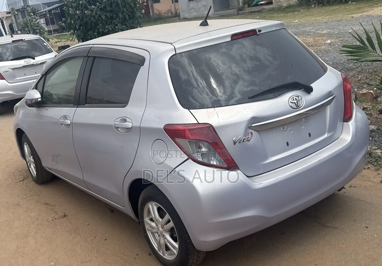 Toyota Vitz 2015 Silver