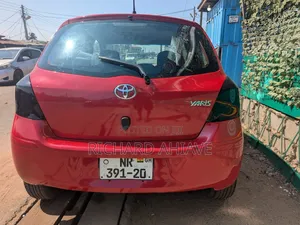 Toyota Yaris Base Sedan 4dr 2010 Red
