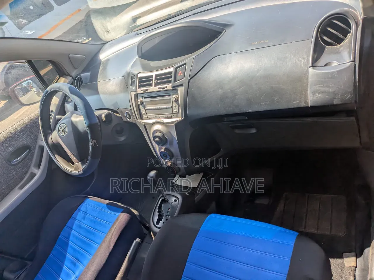 Toyota Yaris Base Sedan 4dr 2010 Red