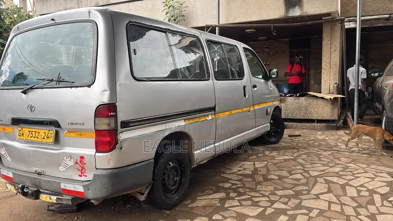 Toyota HiAce 2010 Red