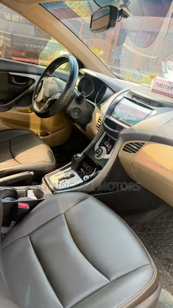 Hyundai Elantra 2012 White