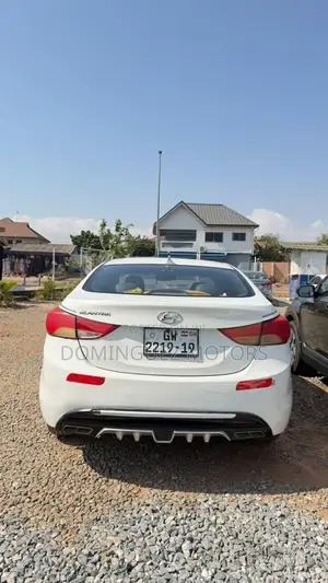 Hyundai Elantra 2012 White