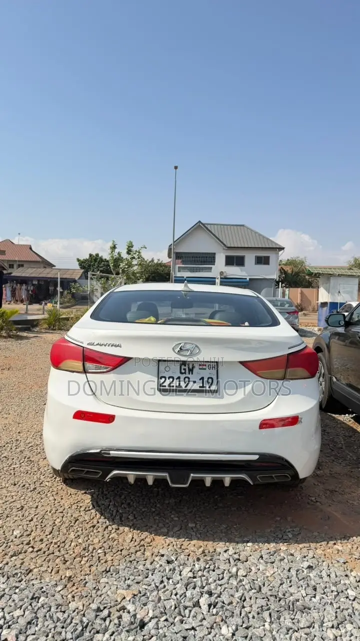 Hyundai Elantra 2012 White