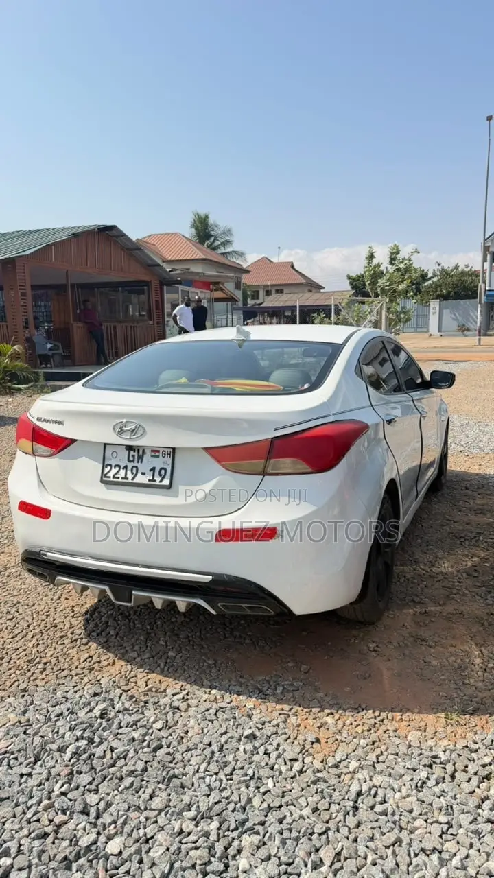 Hyundai Elantra 2012 White