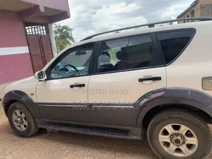 SsangYong Rexton 2005 White