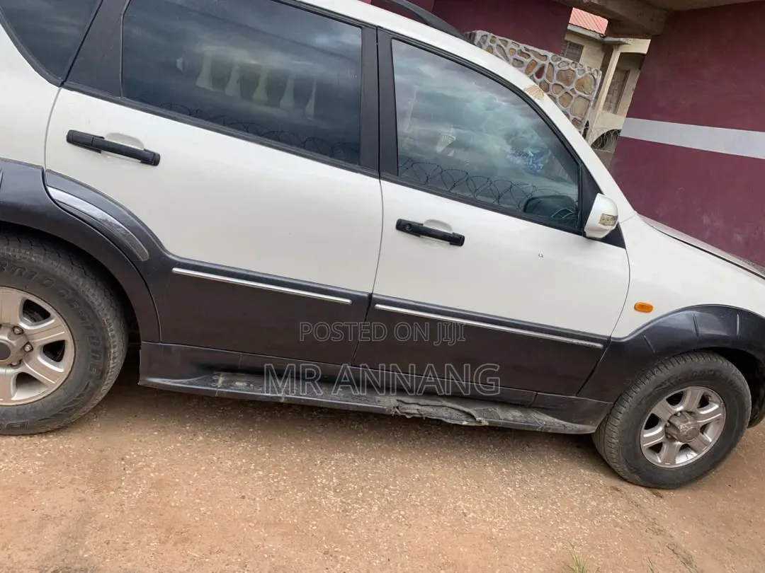 SsangYong Rexton 2005 White