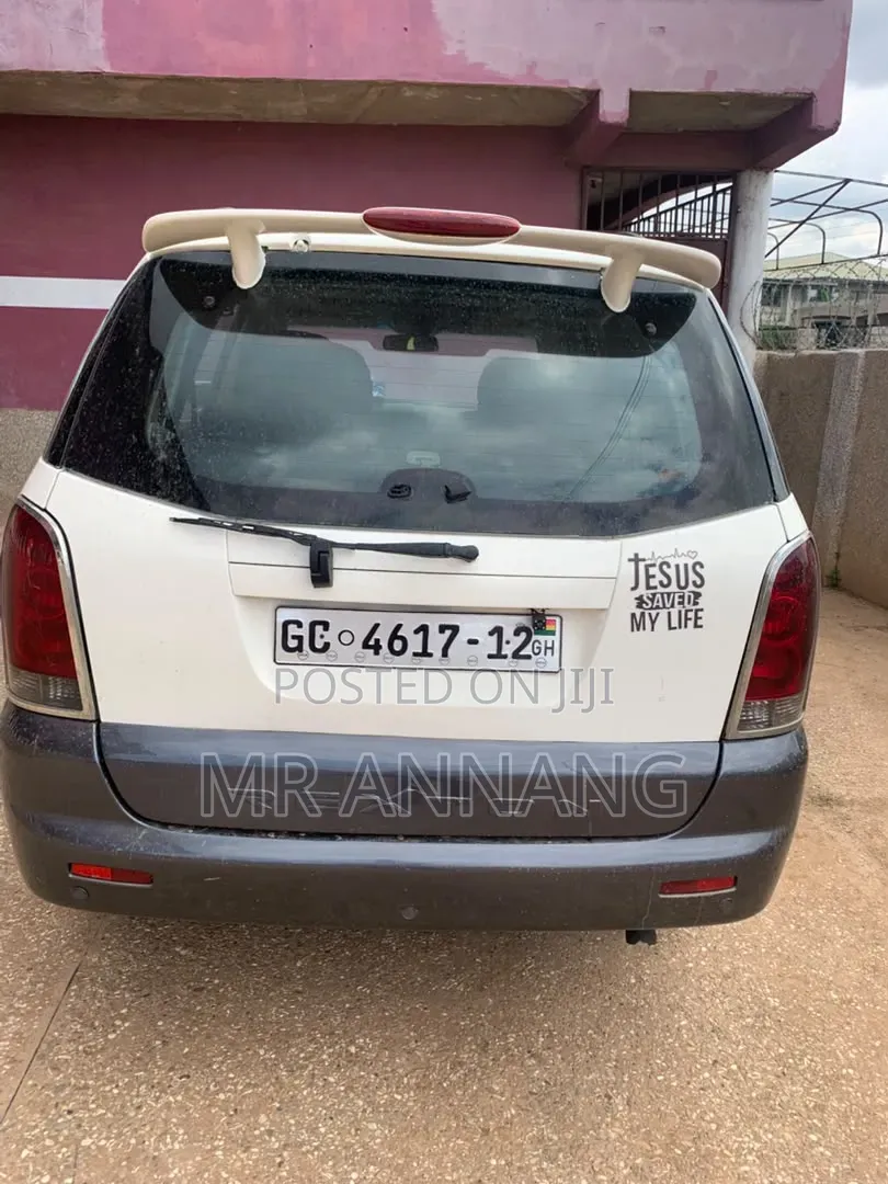 SsangYong Rexton 2005 White