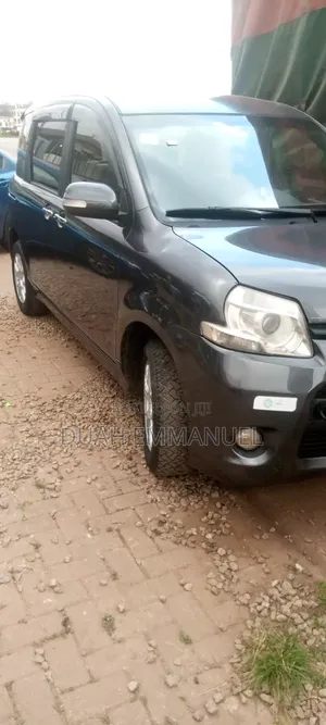 Toyota Sienta 1.5 AWD 2013