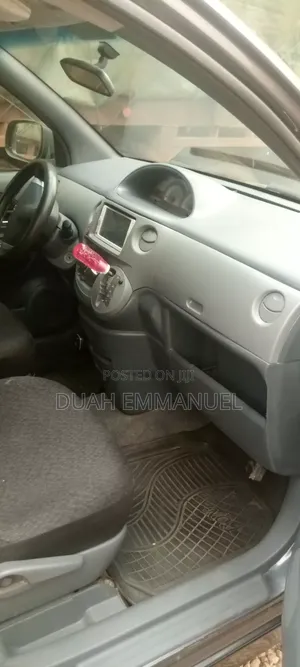 Toyota Sienta 1.5 AWD 2013