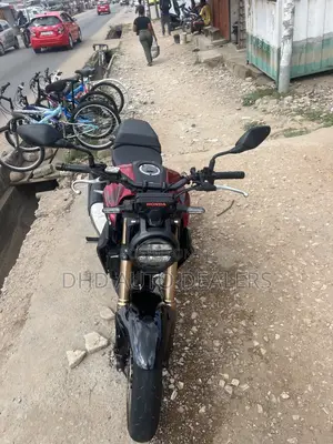 Honda CB 2023 Red