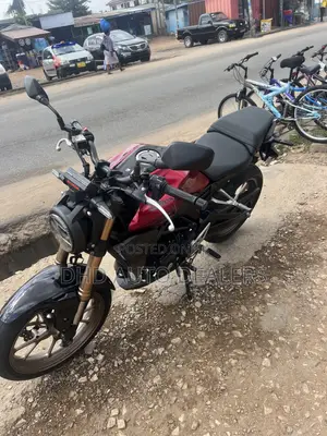 Honda CB 2023 Red