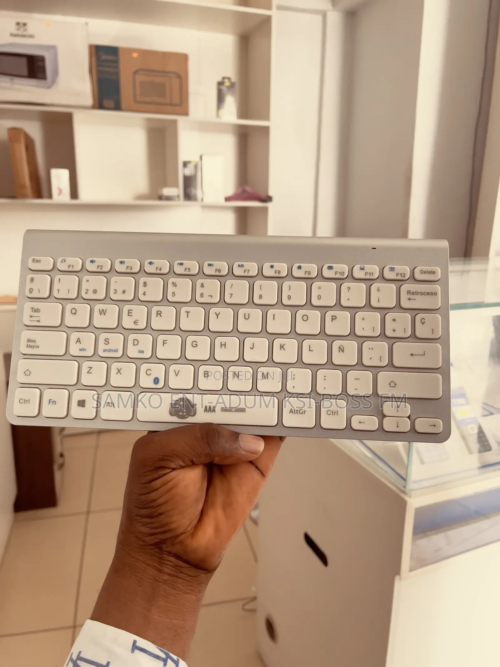 Universal Keyboard for Tablets, iPads and Laptops and Phones