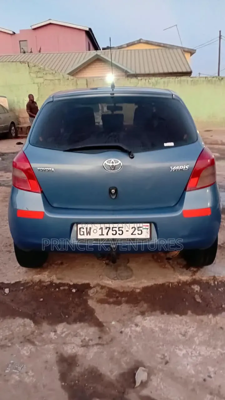 Toyota Yaris 2010 Blue