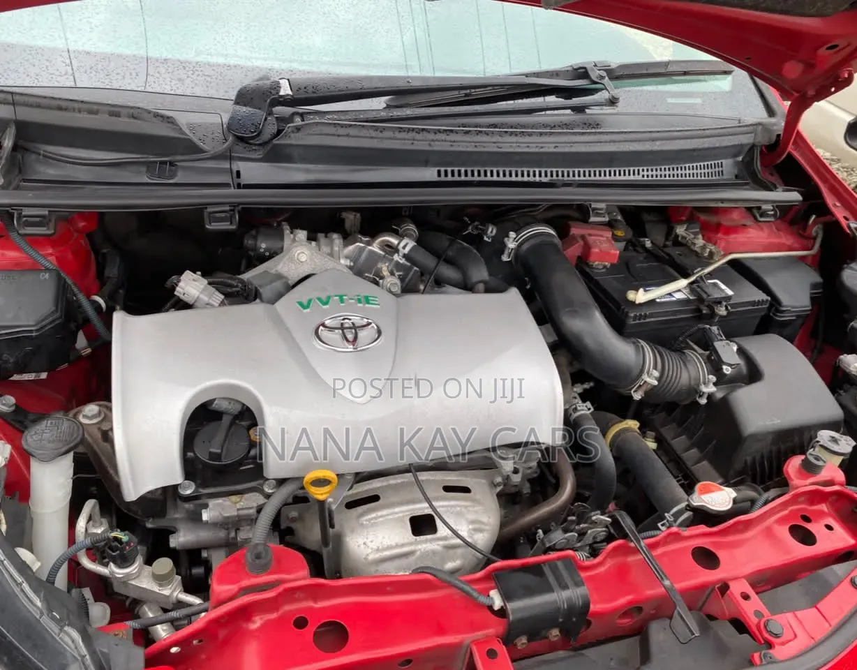 Toyota Vitz 1.3 AWD 5dr 2016 Red