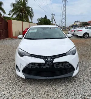 Toyota Corolla SE (1.8L 4cyl 2A) 2018 White