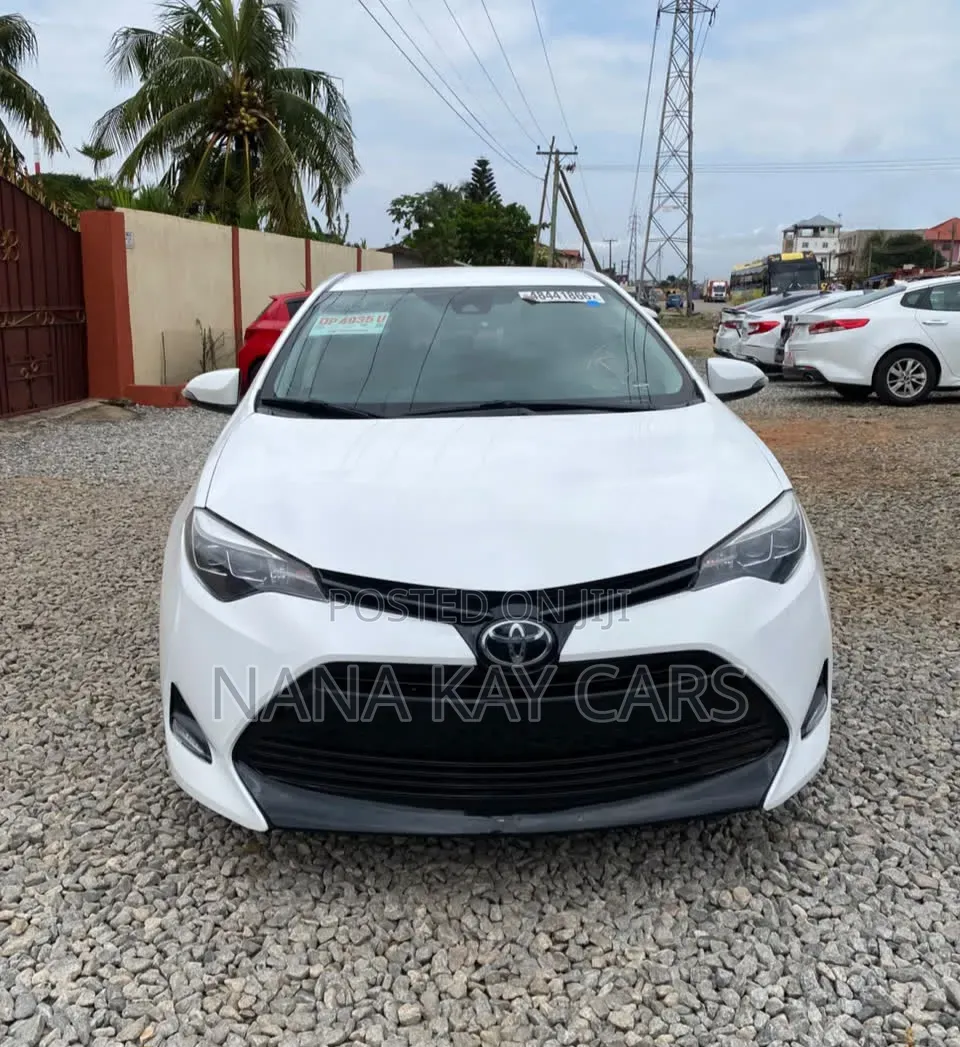 Toyota Corolla SE (1.8L 4cyl 2A) 2018 White
