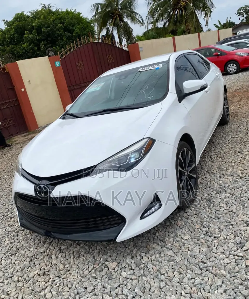 Toyota Corolla SE (1.8L 4cyl 2A) 2018 White