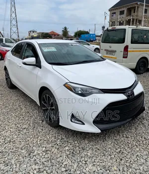 Toyota Corolla SE (1.8L 4cyl 2A) 2018 White