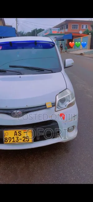 Toyota Sienta 1.5 FWD 2014 White