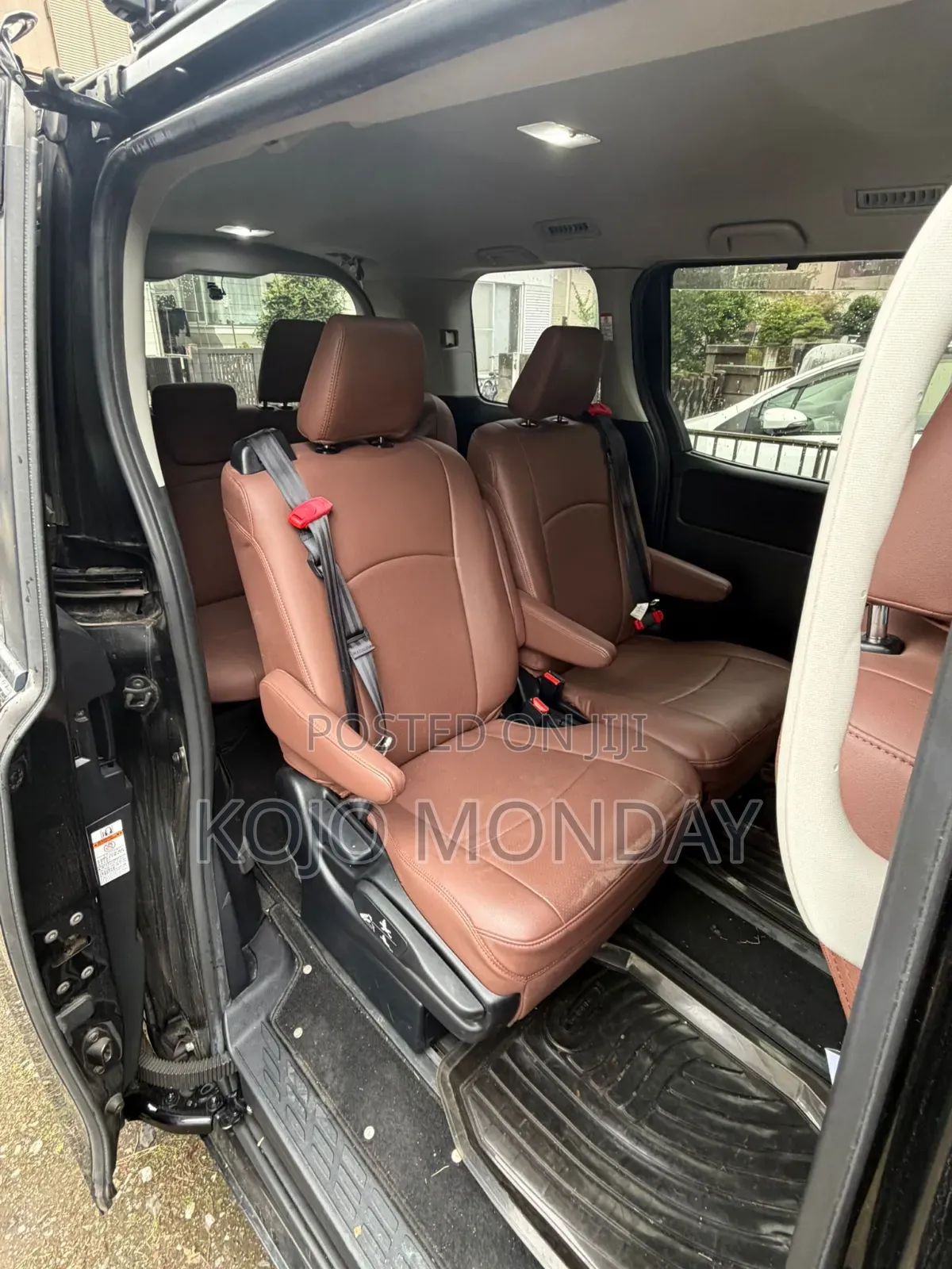 Toyota Voxy Hybrid V 2WD 7-Seater 2015 Black